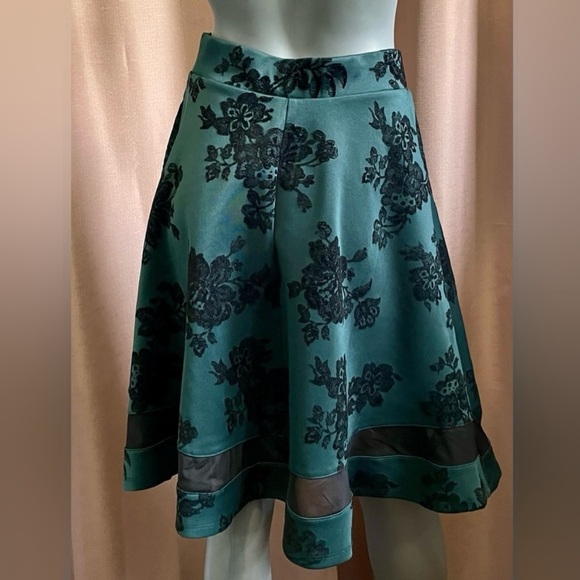 Small Summer Bundle NWT & GUC Tops, Shorts, Dress, & Skirts - Picture 9 of 15